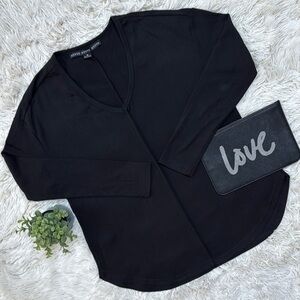HYFVE Front Seam V-Neck Top 💗 Black